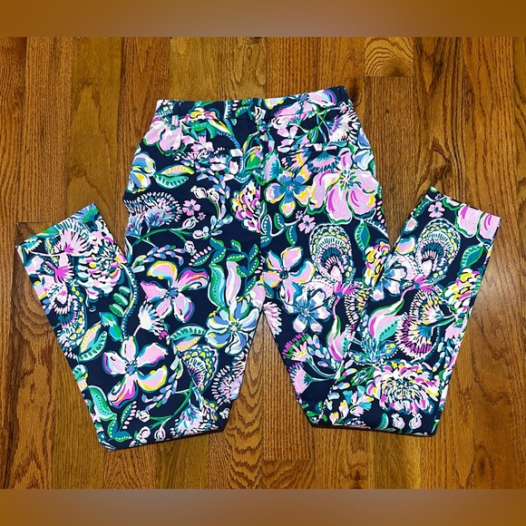 Lilly Pulitzer Kelly Stretch Pant in High Tide Navy She’s Got Sol - Picture 2 of 16